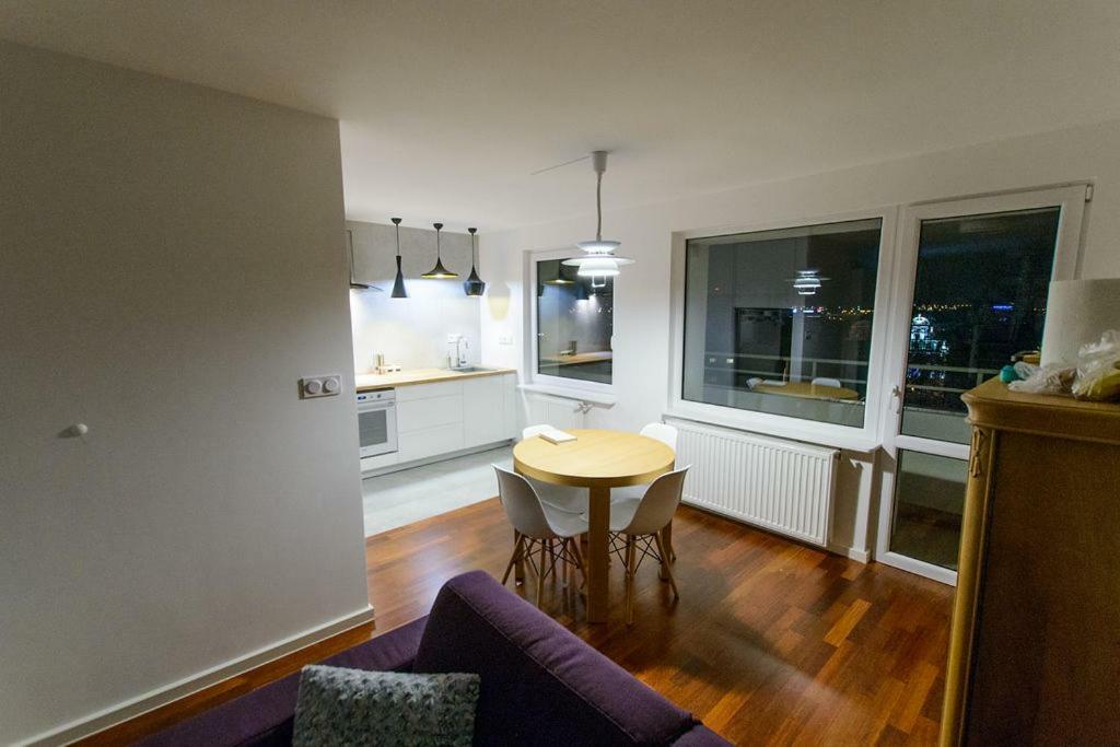 Breath Of The Old Castle Apartment